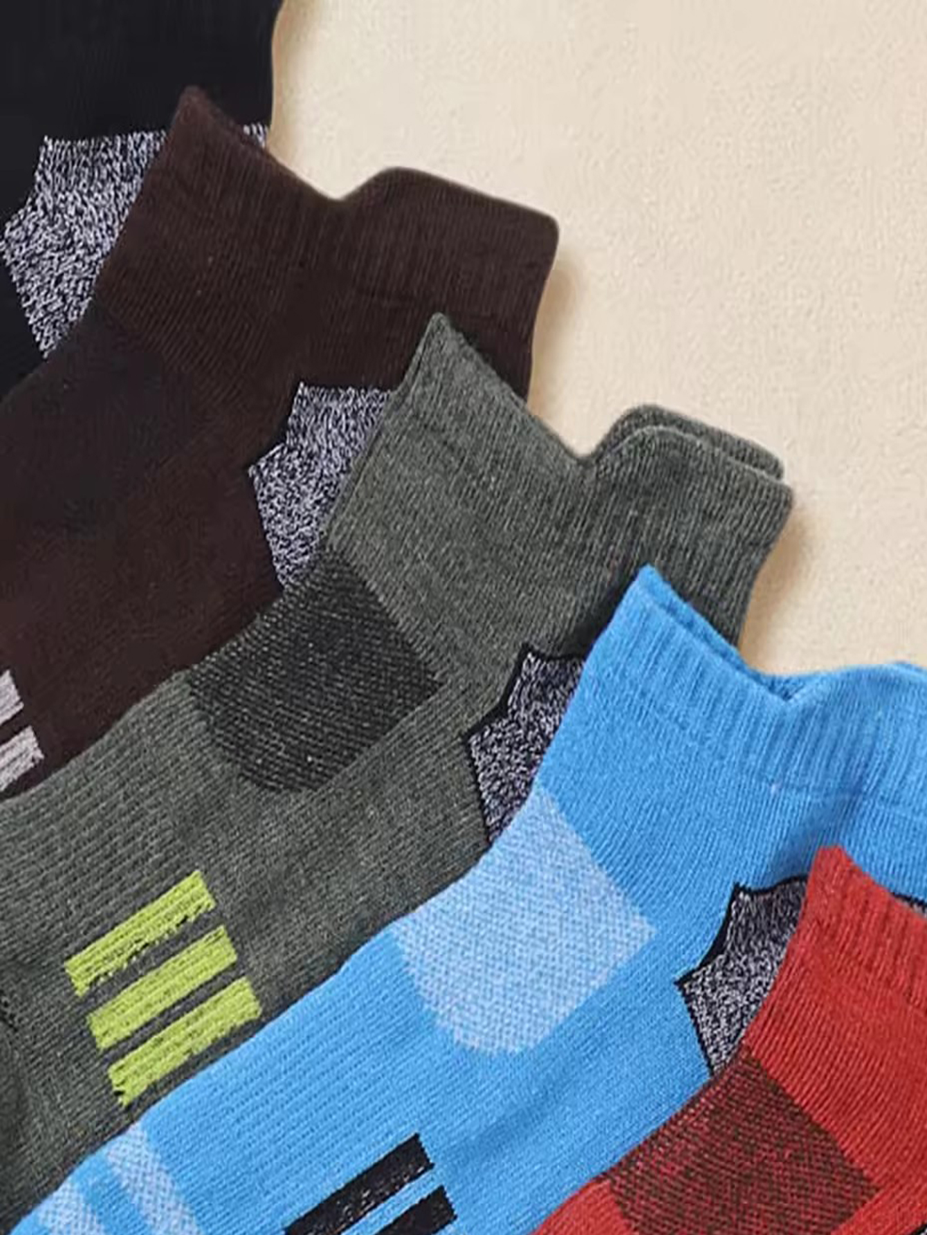 Men's Vibrant Multicolor Strip - Ankle Sock Low Cut avis et prix